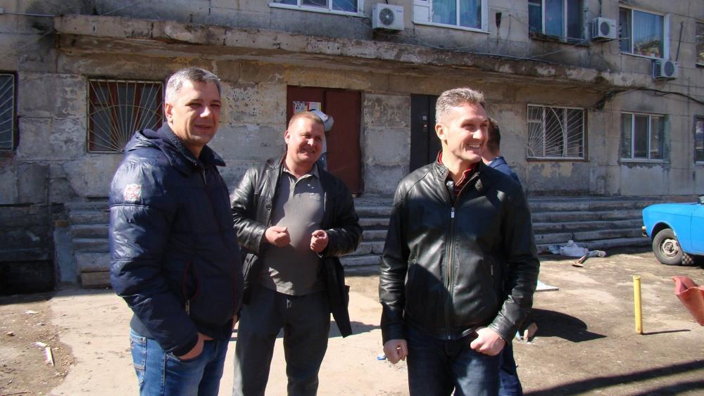 Жители микрорайона поддержали инициативу общегородского субботника