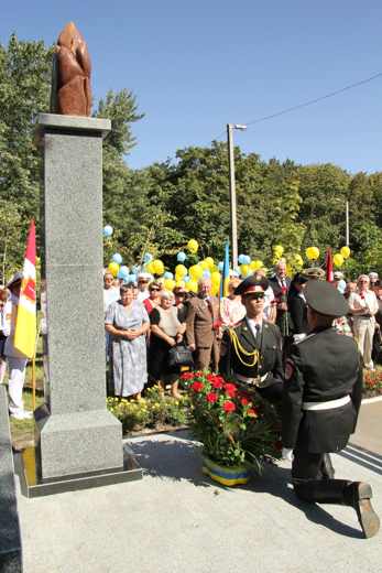 Открыт монумент Партизанская слава